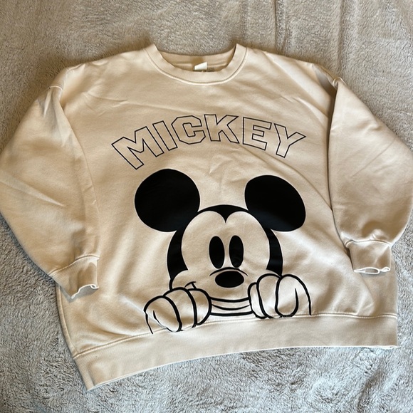 H&M Tops - H&M Disney Sweatshirt so L